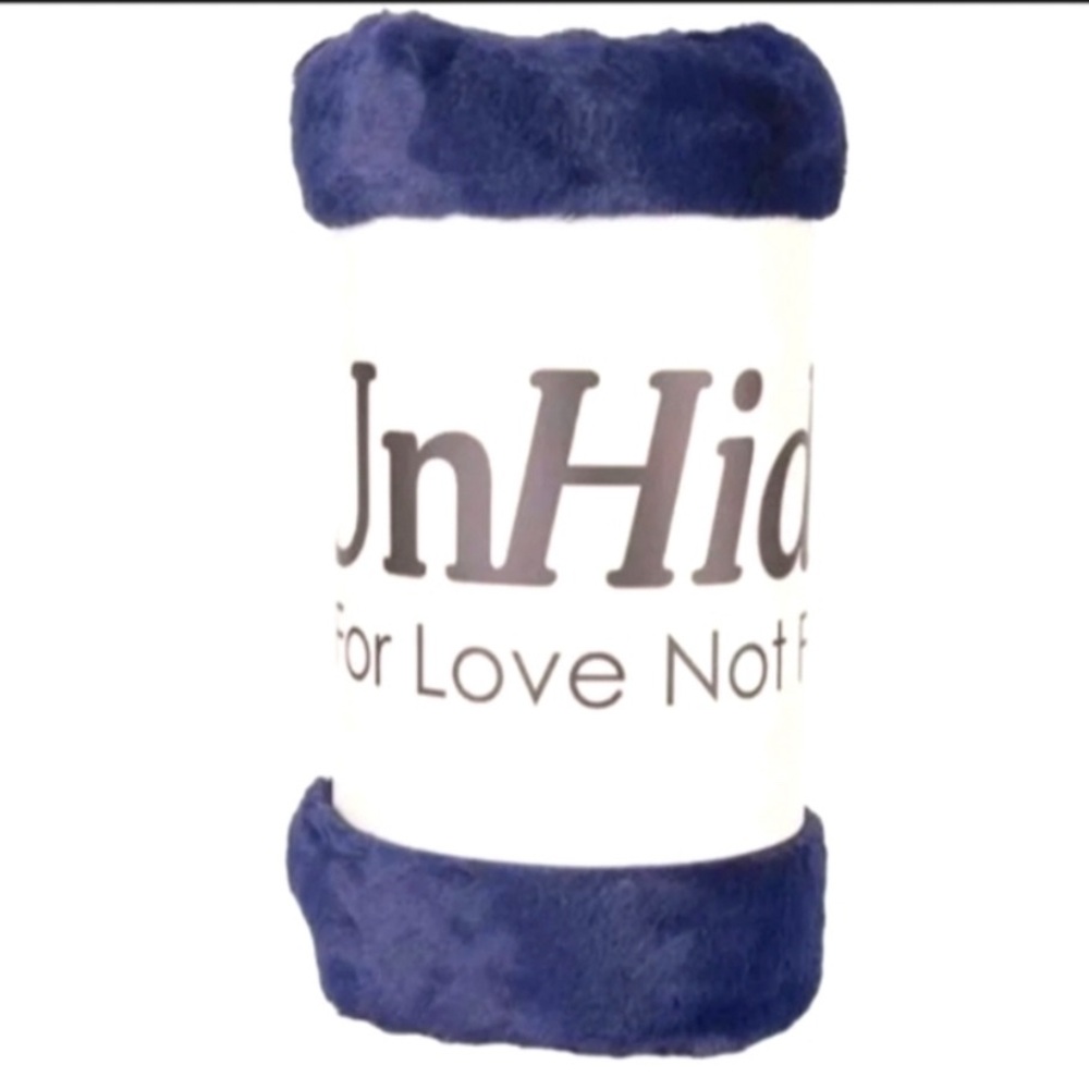NWT Unhide Lik Marshmallow 50 x 60 Navy